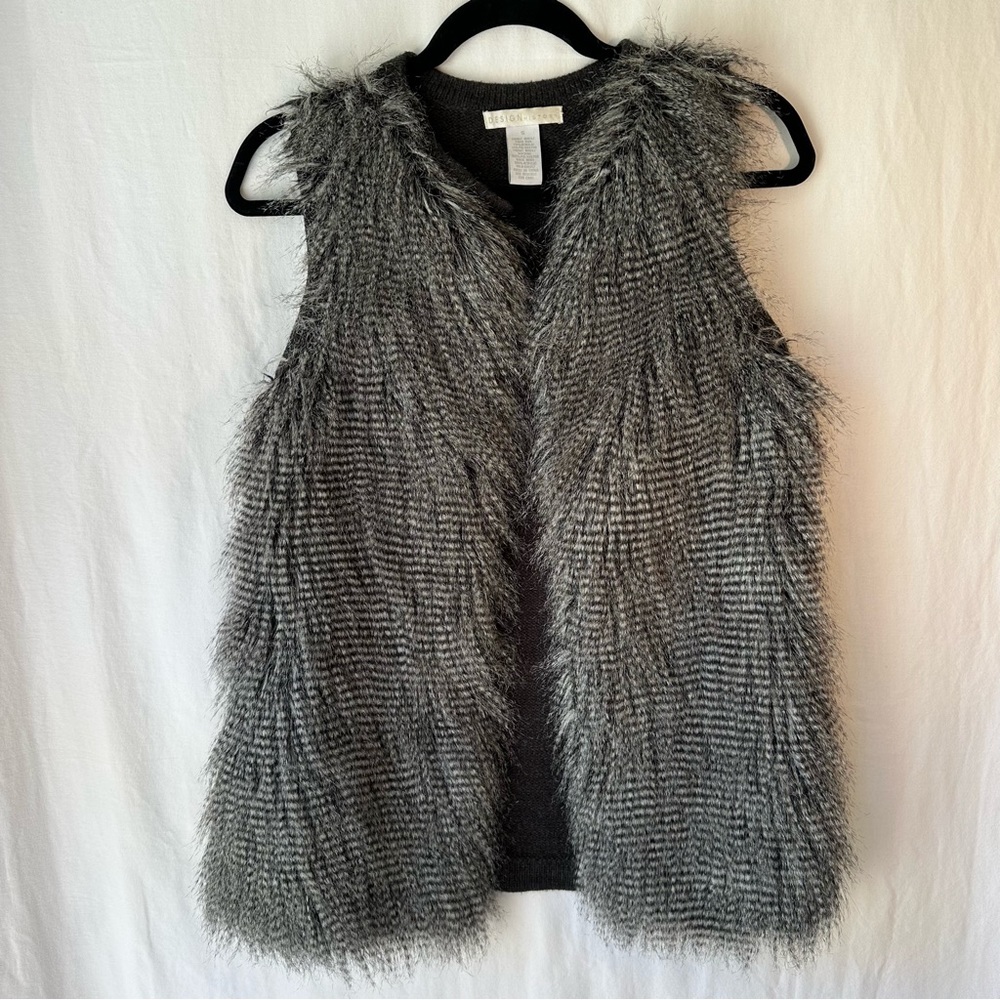 Design History Women’s Size S. Ostrich Faux Fur Vest Knit Back
